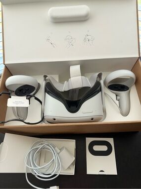Oculus standalone VR headset with white controllers